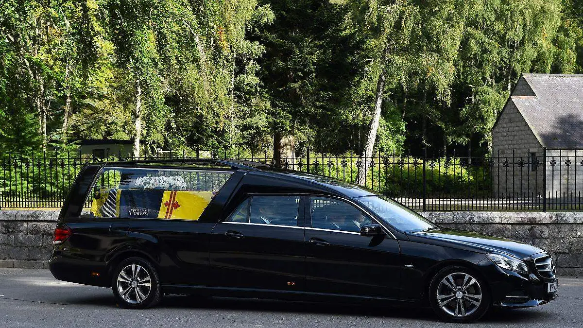 Funeral de Isabel II féretro deja Balmoral en inicio de procesión hacia Londres